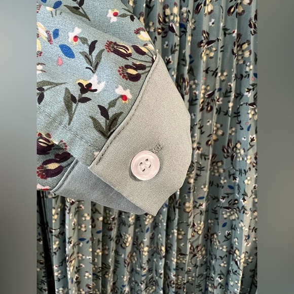 Floral Print Pleated Hem Dress - Picture 11 of 12